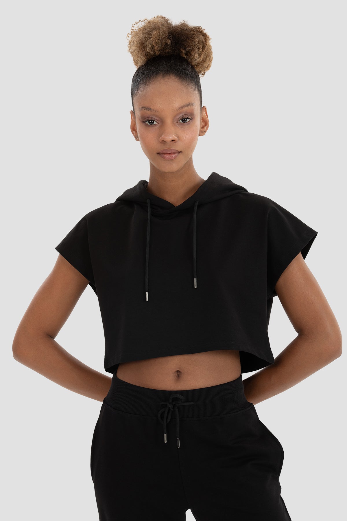 Alice Kapüşonlu Kısa Kollu Siyah Crop Sweatshirt