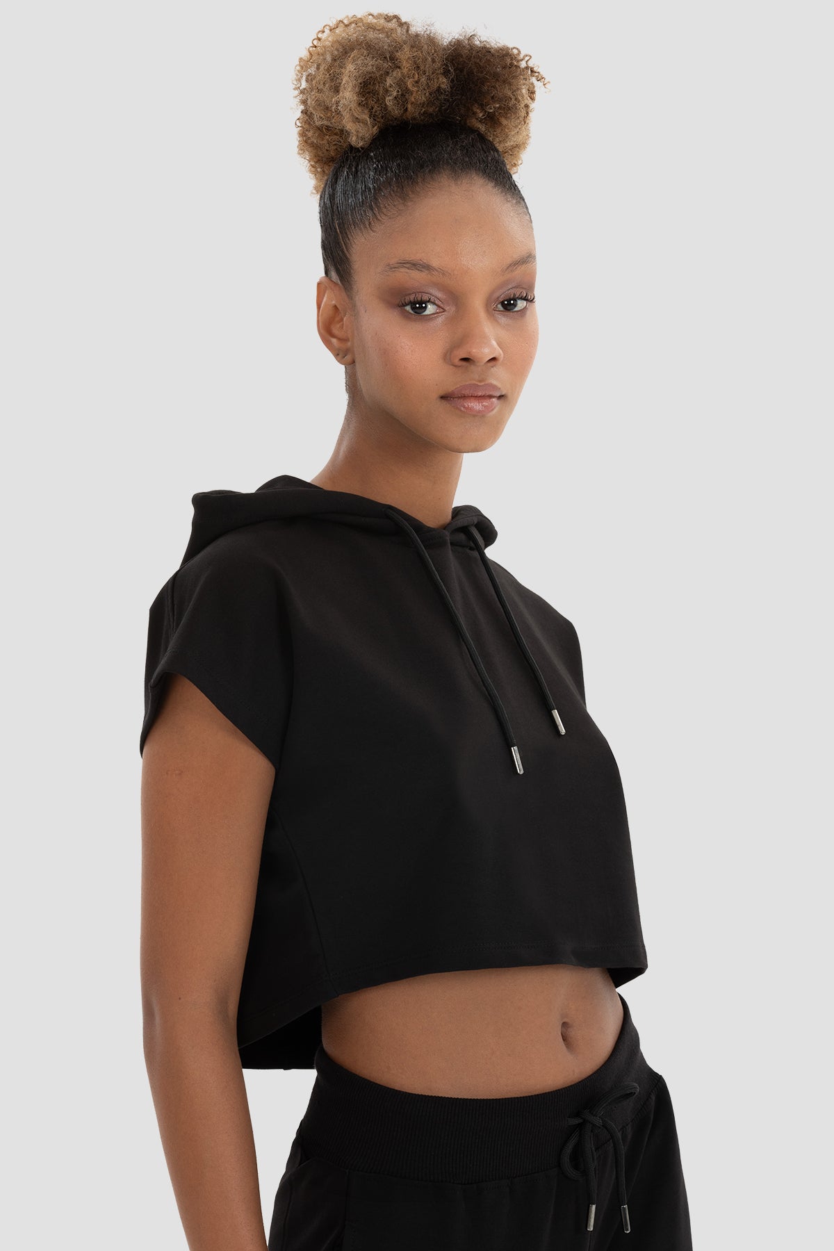Alice Kapüşonlu Kısa Kollu Siyah Crop Sweatshirt
