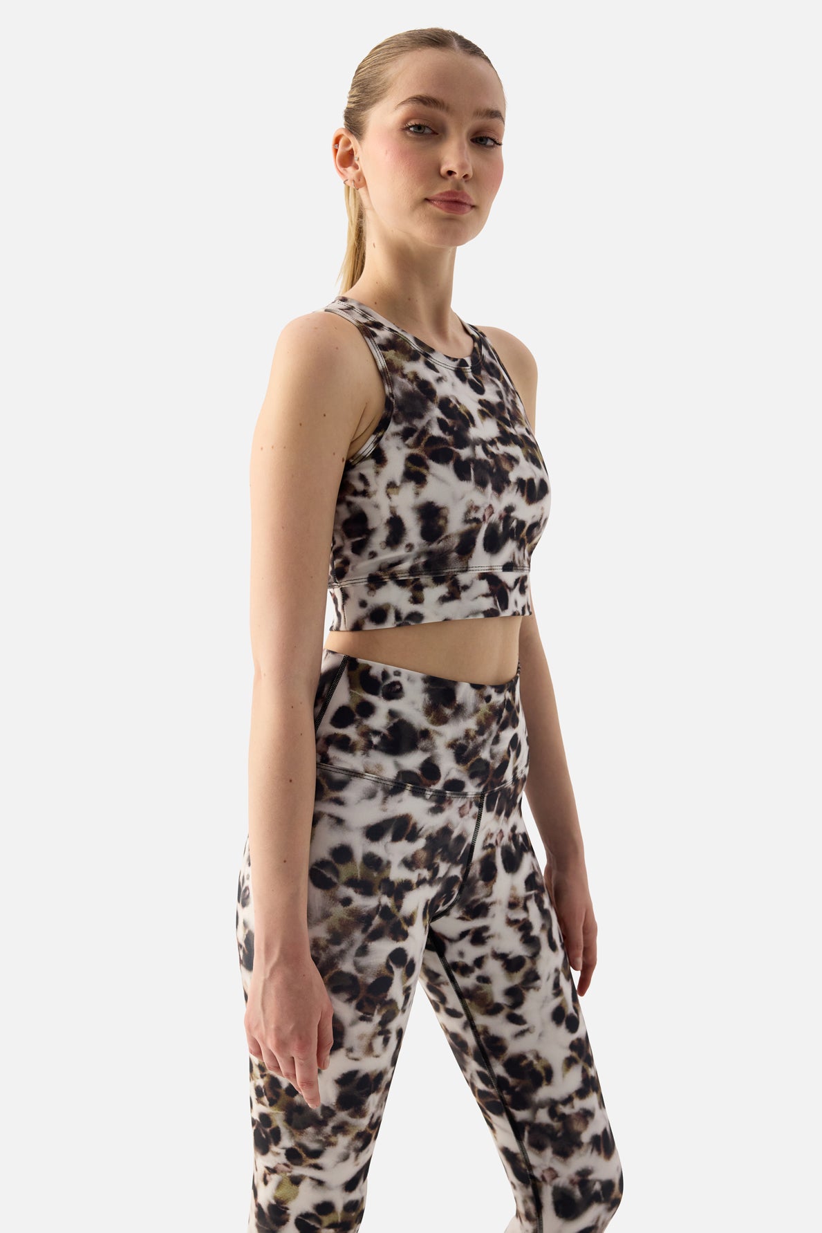 Kar Leoparı Dijital Spor Bra