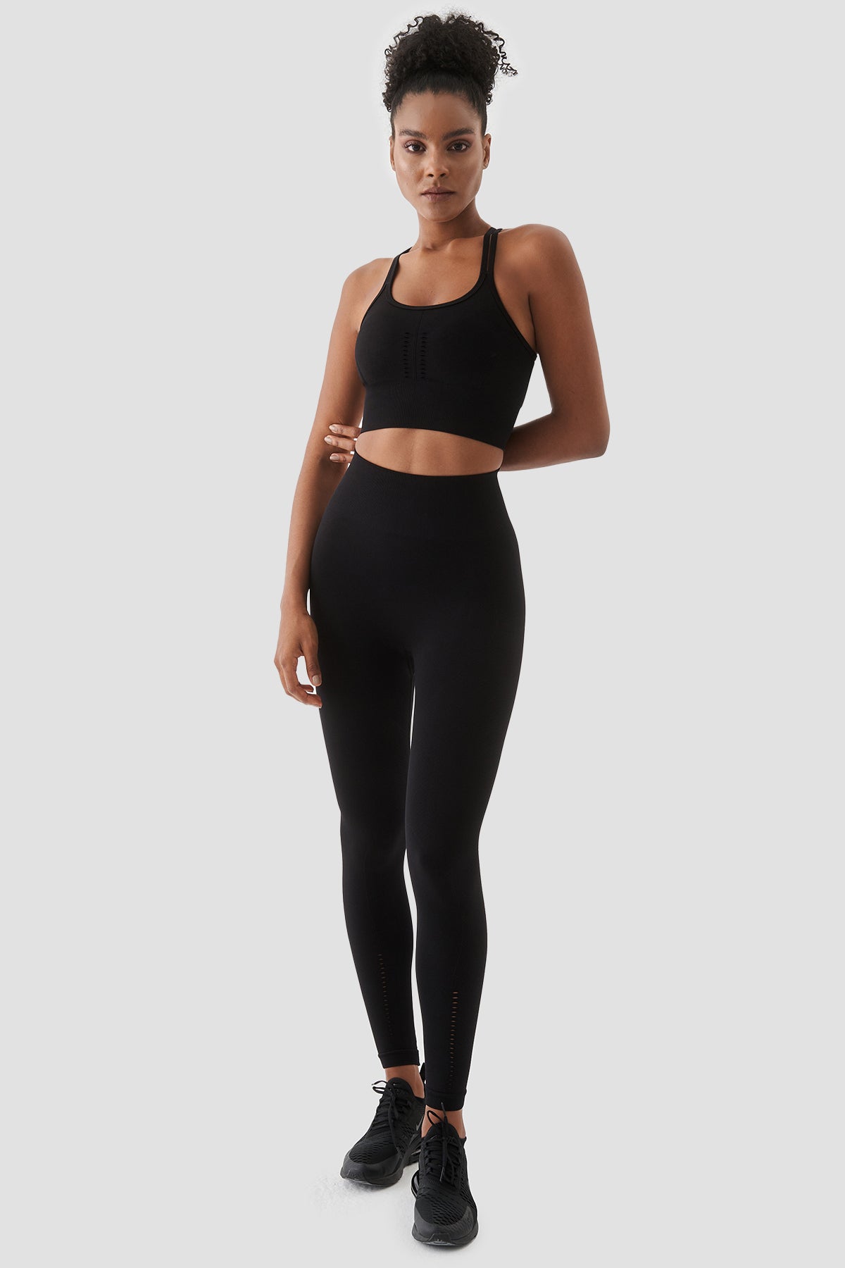 Kate Dikişsiz Toparlayıcı Siyah Spor Tayt