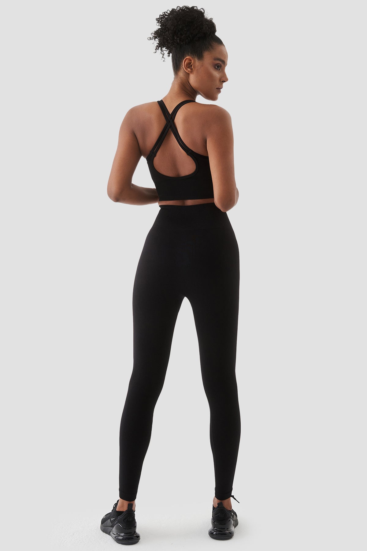 Kate Dikişsiz Toparlayıcı Siyah Spor Tayt