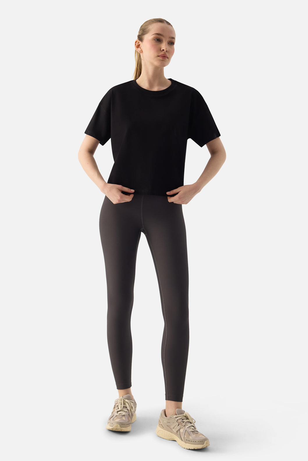 Noya Kısa Oversize Siyah Tişört