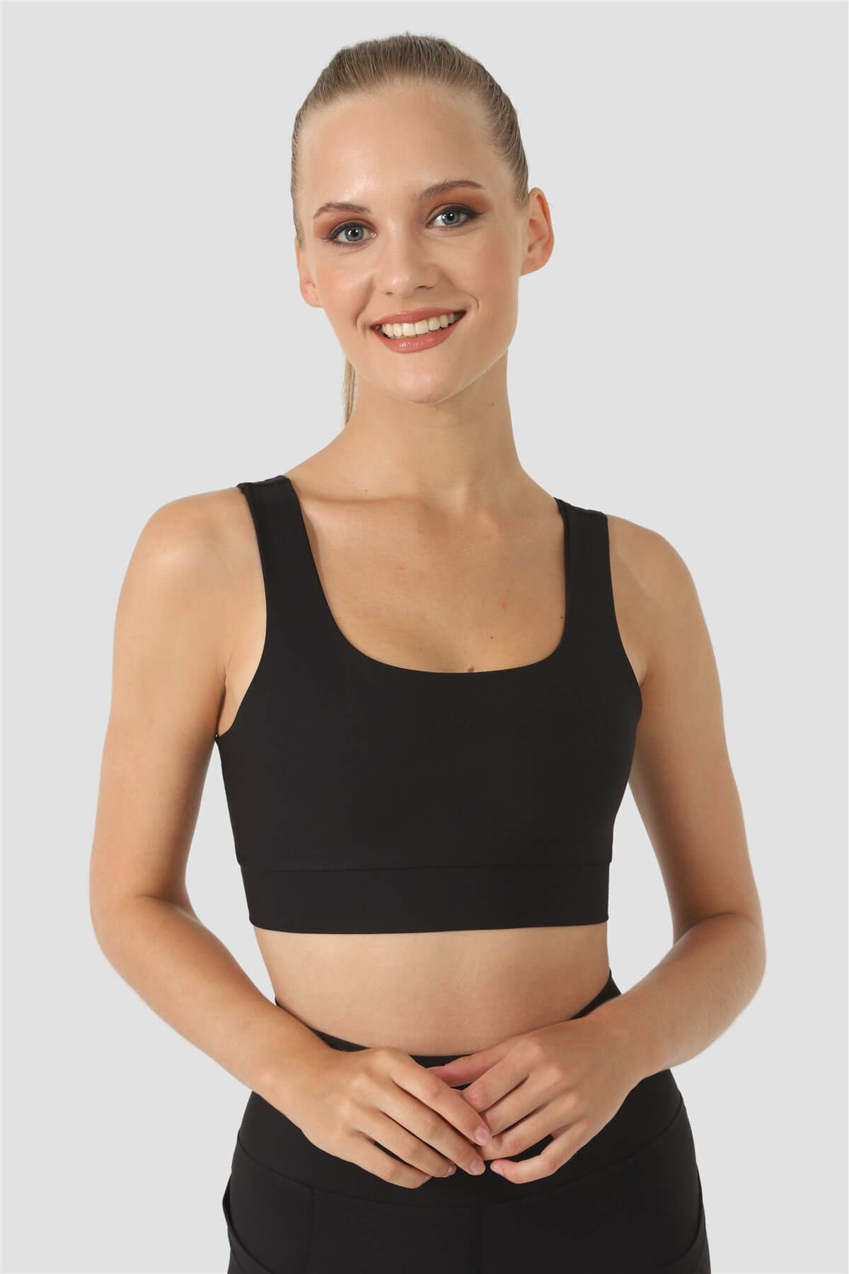 Square Neck Siyah Spor Büstiyer