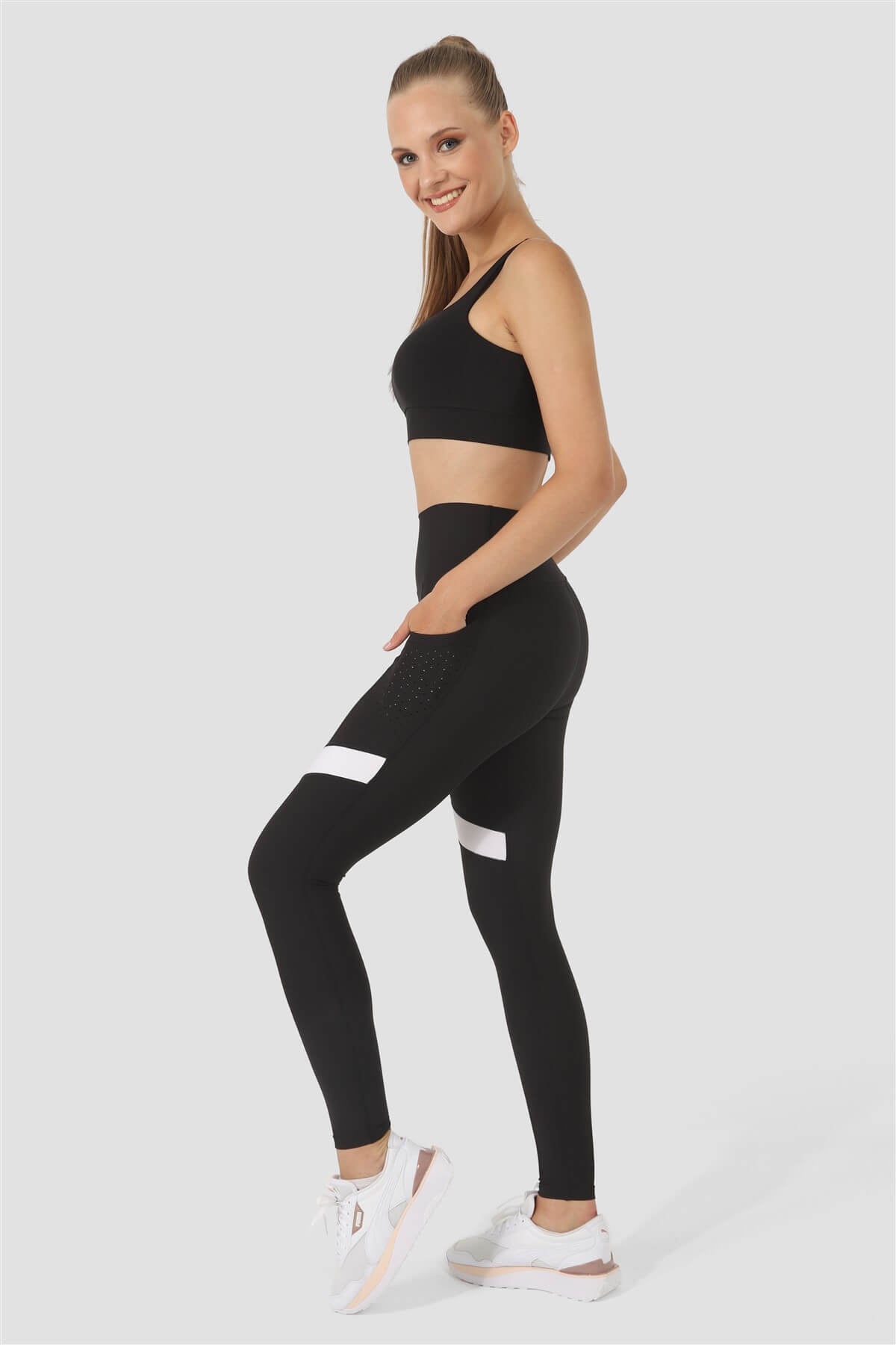 Square Neck Siyah Spor Büstiyer