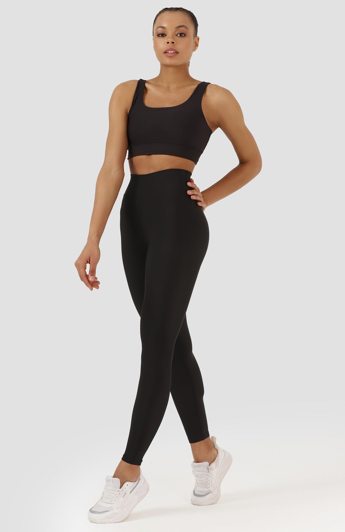 V Bel Detaylı Yüksel Bel Siyah Spor Tayt