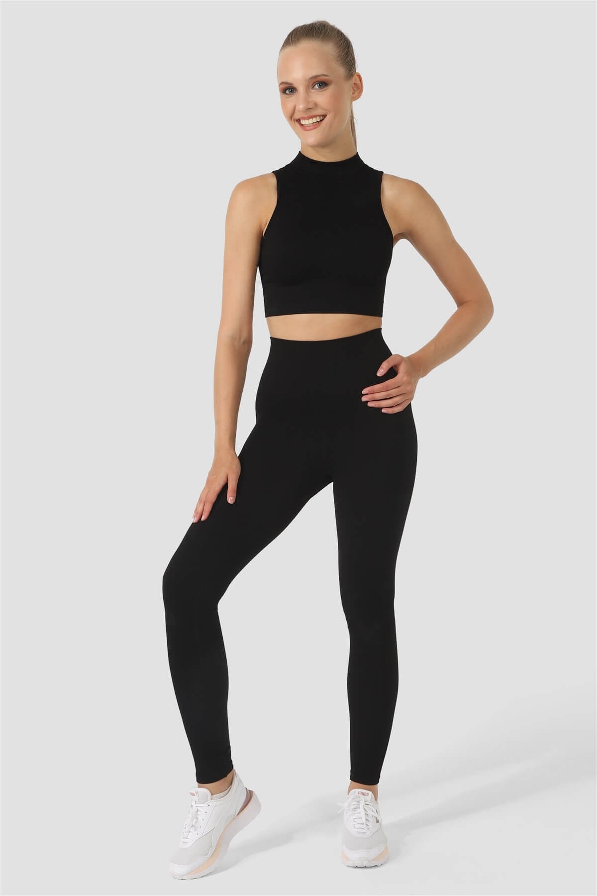 Yüksel Bel Dikişsiz Siyah Spor Tayt