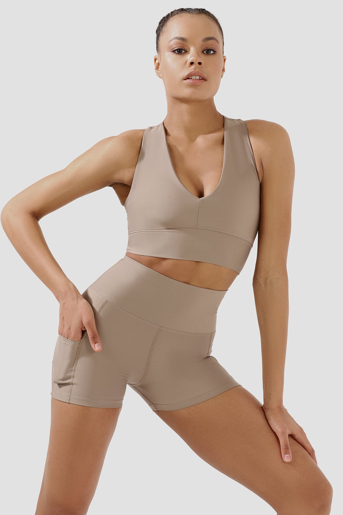 Chiroyli xalatda sikilgan Rus tilida jinsiy oyinlar