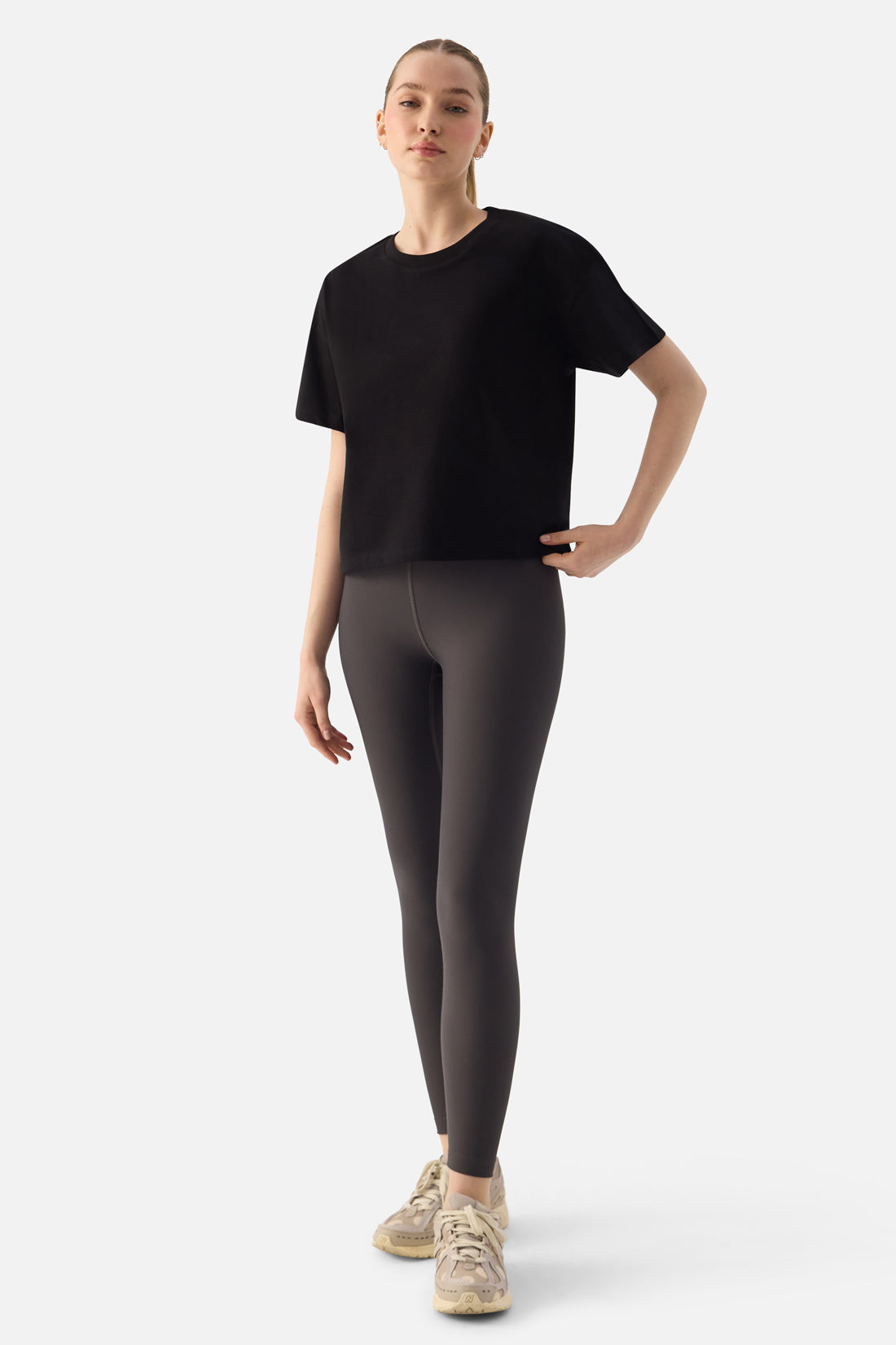 Noya Kısa Oversize Siyah Tişört